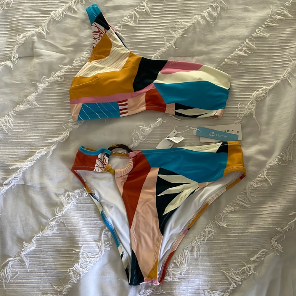 Cupshe Size Medium Women’s One Shoulder Bikini Top and Botton
